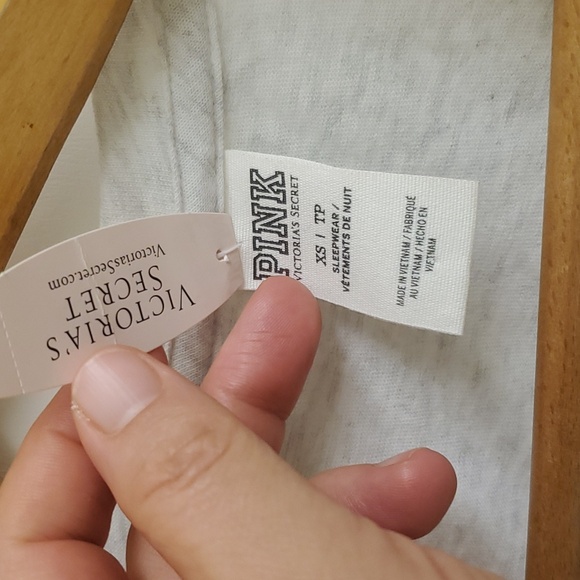 Pink VS Heather gray short sleeve tee size extra small. New with tags - Picture 4 of 5